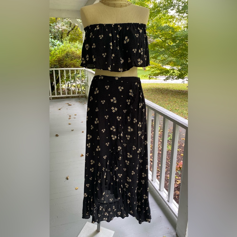 American Eagle Floral 2pc Black high low Skirt Set